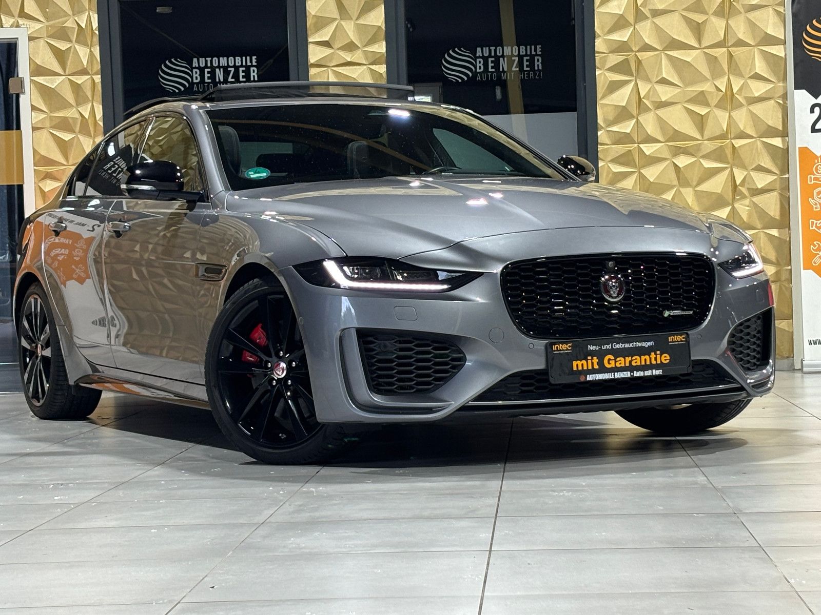 Jaguar XE R-Dynamic Black/360''KAM/PANO/EXCLUSIV/MERIDI