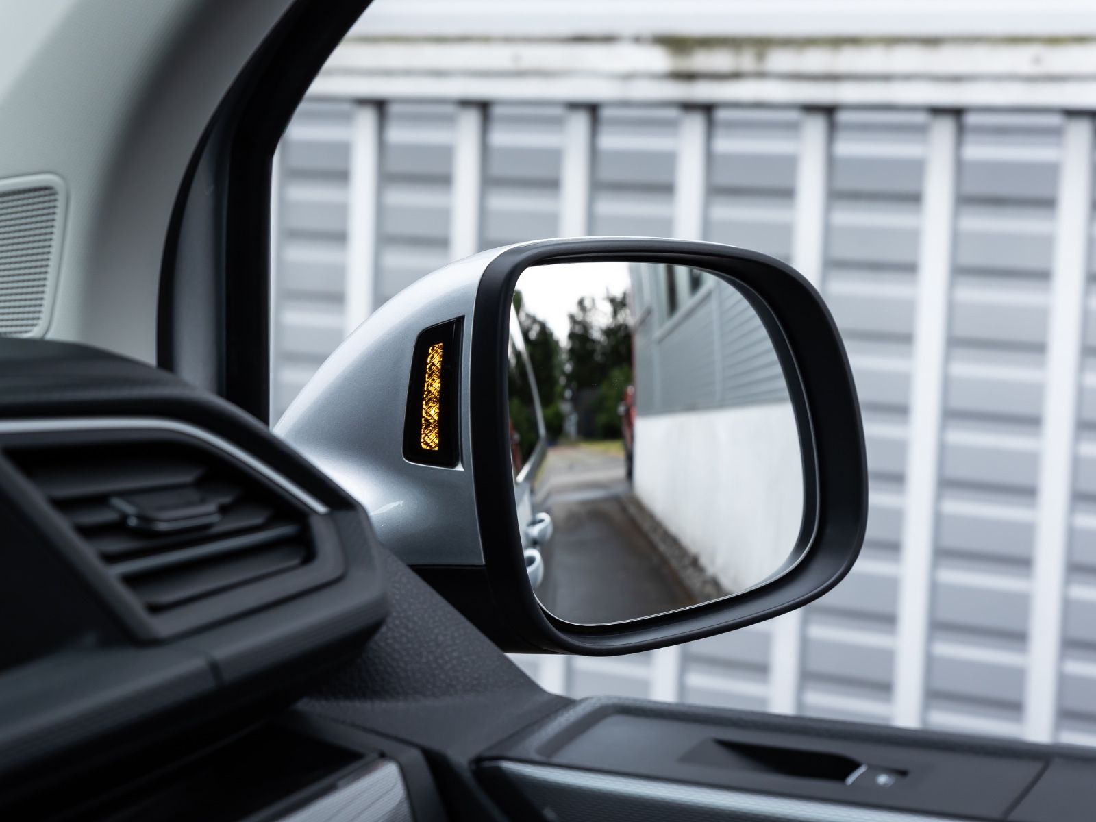 Volkswagen T6 Multivan - Samsaru's Car Outlet