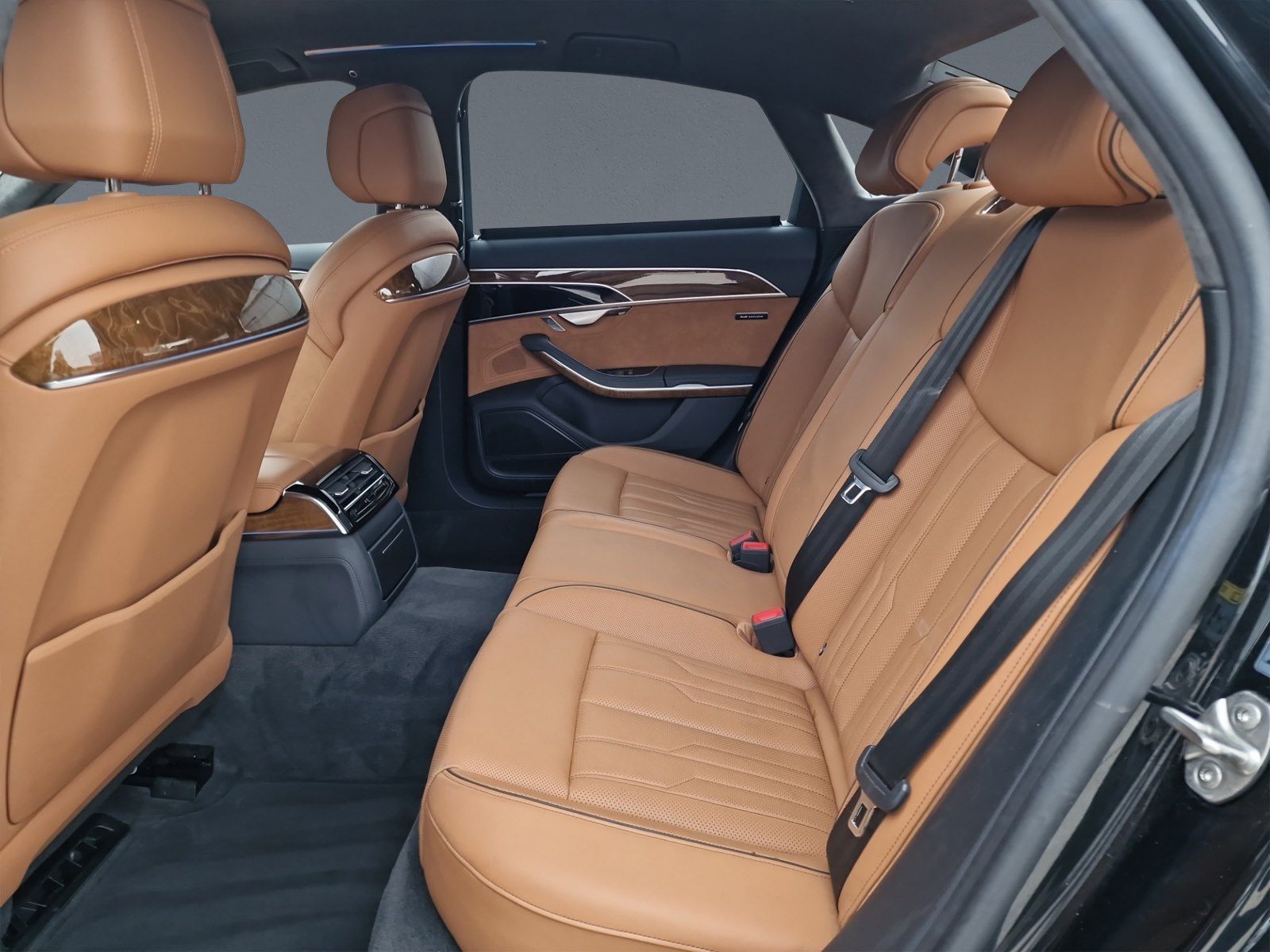Audi A8 60 TFSI qu - Samsaru's Car Outlet