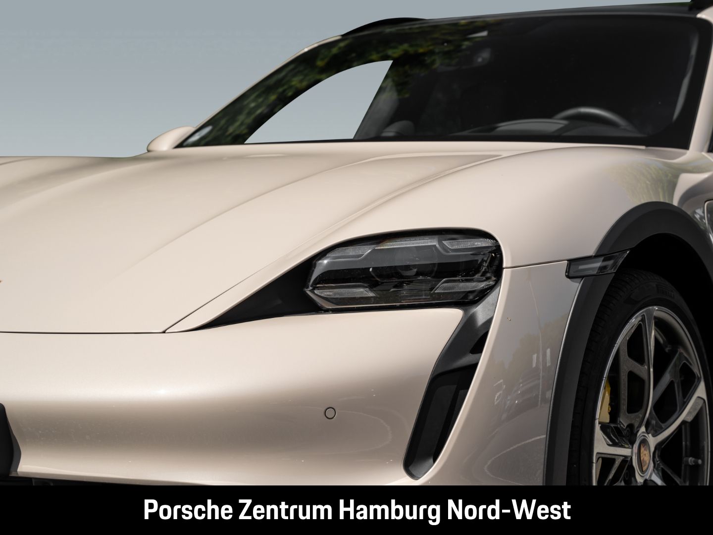 Porsche Taycan Turbo S Cross Turismo Burmester HUD PDCC