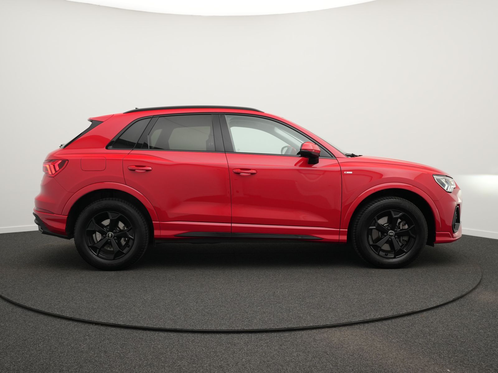 Audi Q3 S line 40 TFSI quattro S tr. *AHK*StdHZ*19''*