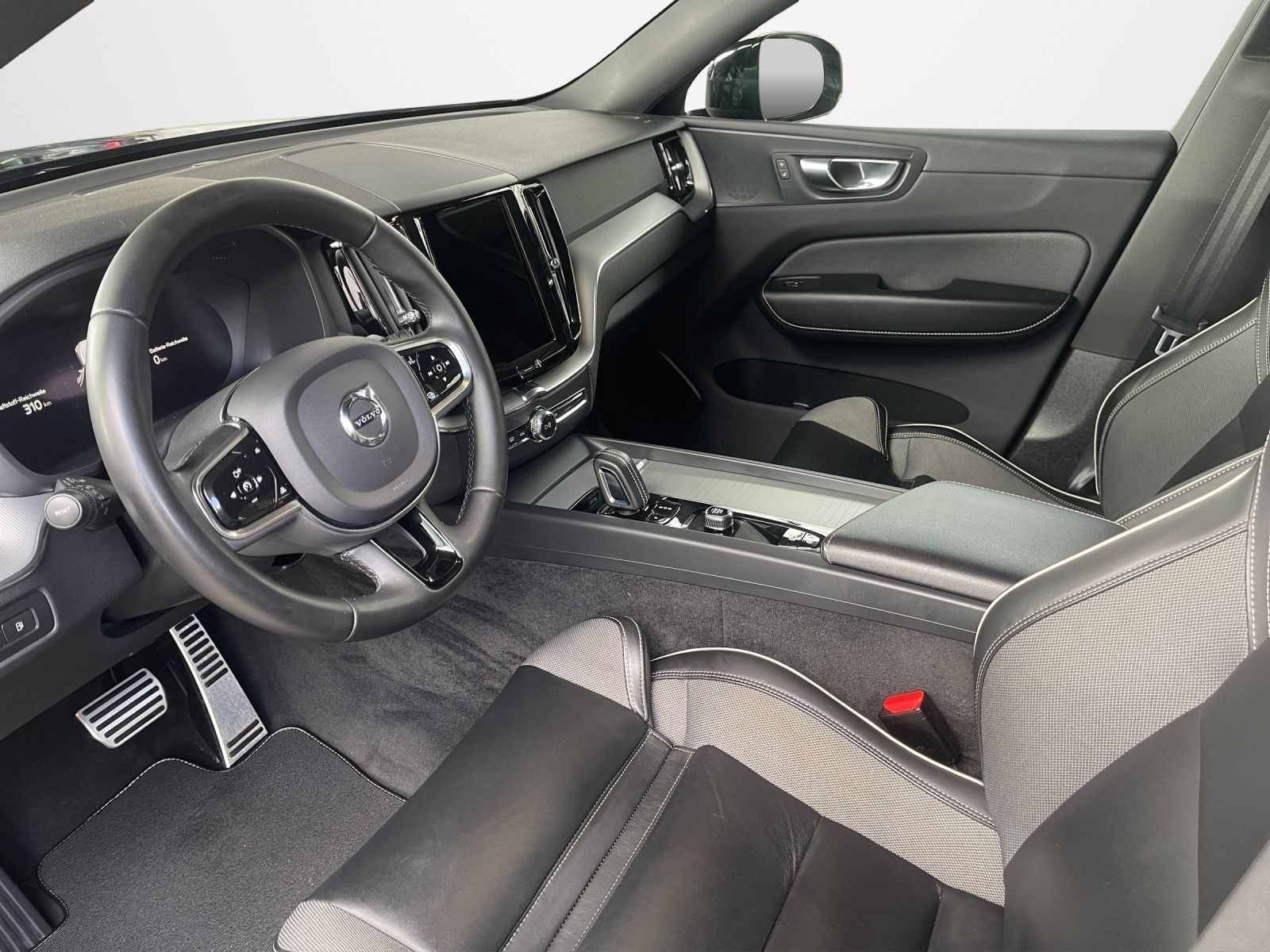 Volvo XC60 Twin Engine R Design Recharge AHK