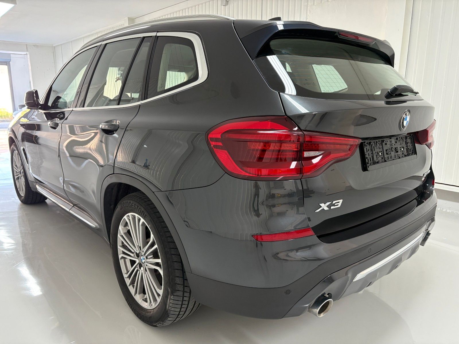 BMW X3 xDrive 30 e Luxury Line - Samsaru's Car Outlet