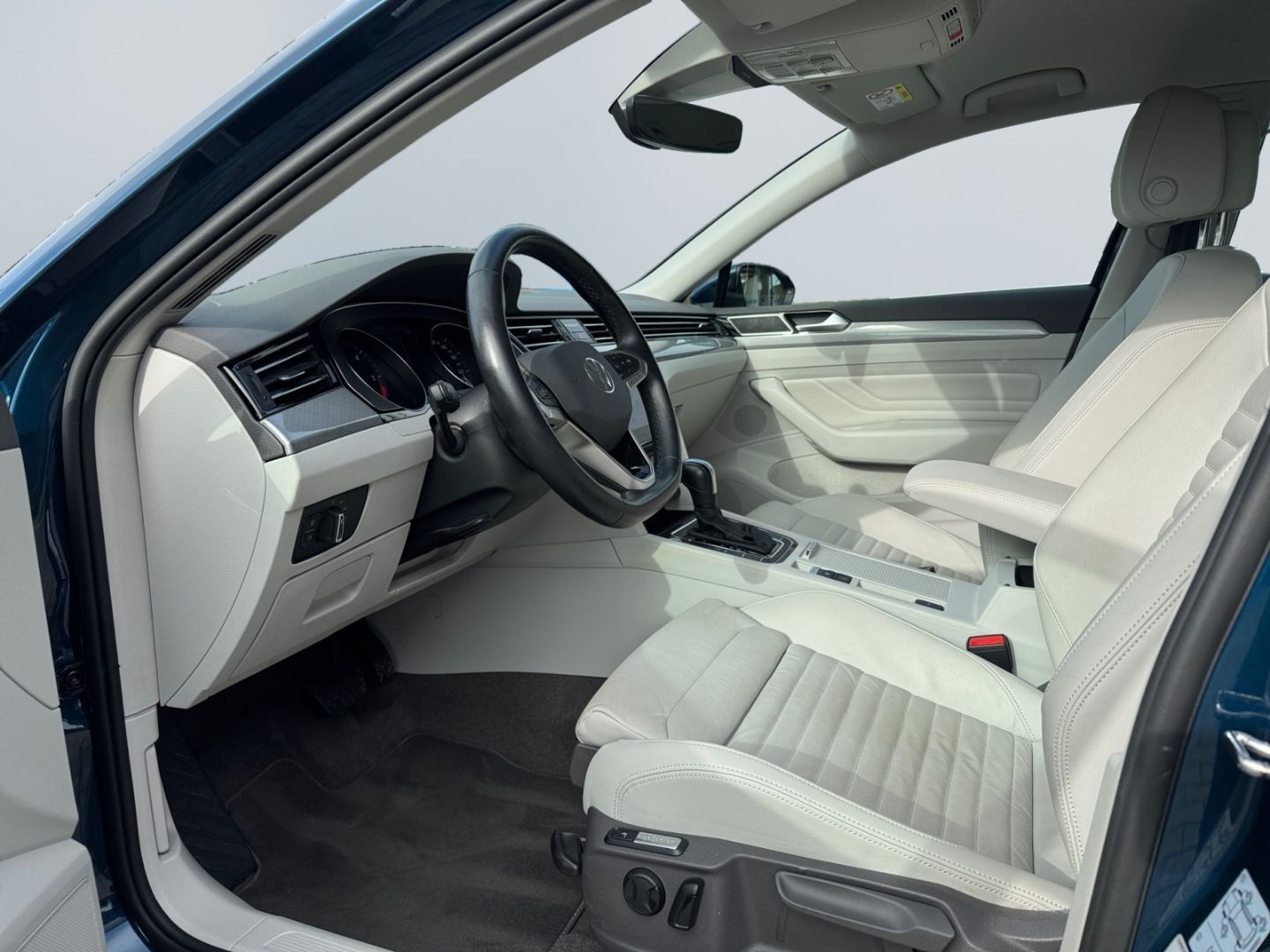 Volkswagen Passat 2.0 TDI DSG Business - Samsaru's Car Outlet