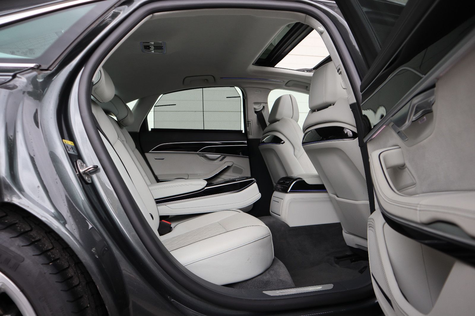 Audi A8 50 TDI exclusive S-LINE - Samsaru's Car Outlet