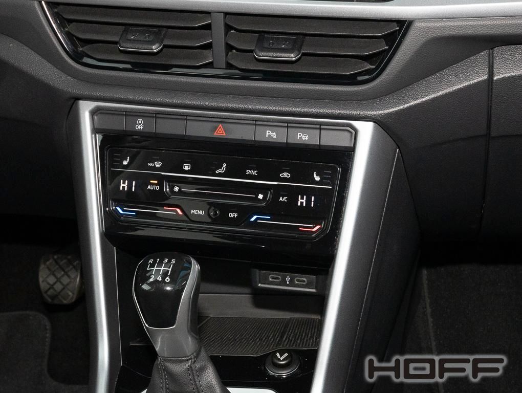 Volkswagen T-Roc 1.0 TSI Life - Samsaru's Car Outlet