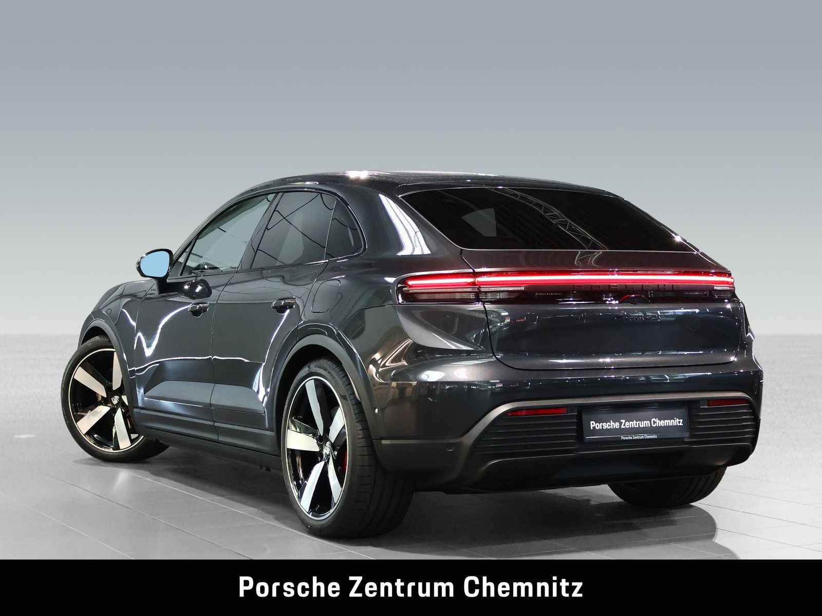 Porsche Macan 4S Electric Luft;Matrix;BOSE;Pano;22Zoll