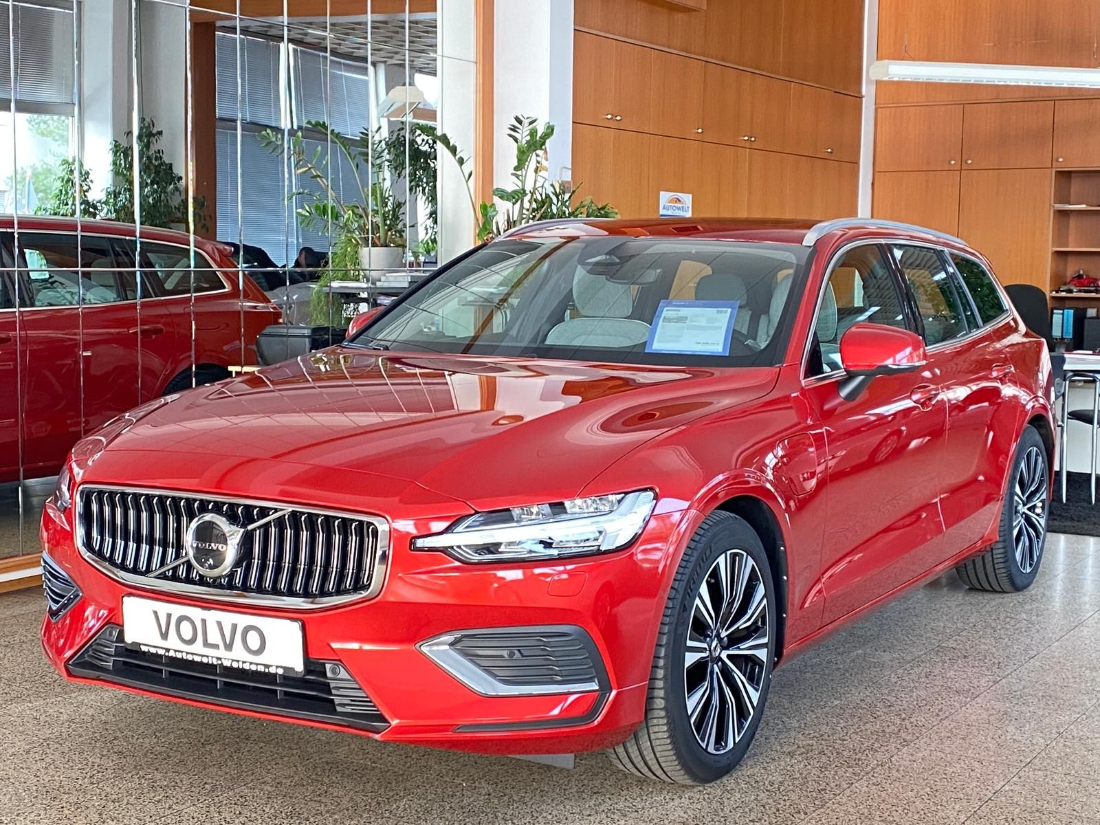 Volvo V60 Kombi T6 Plug-In Hybrid AWD Plus Bright