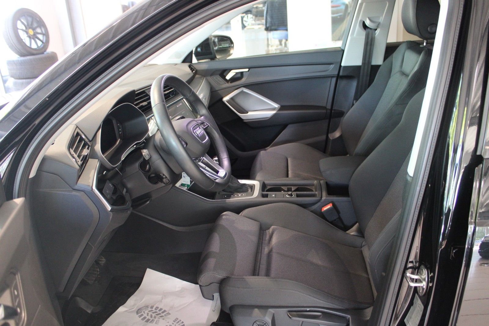Audi Q3 40 TFSI quattro advanced - Samsaru's Car Outlet