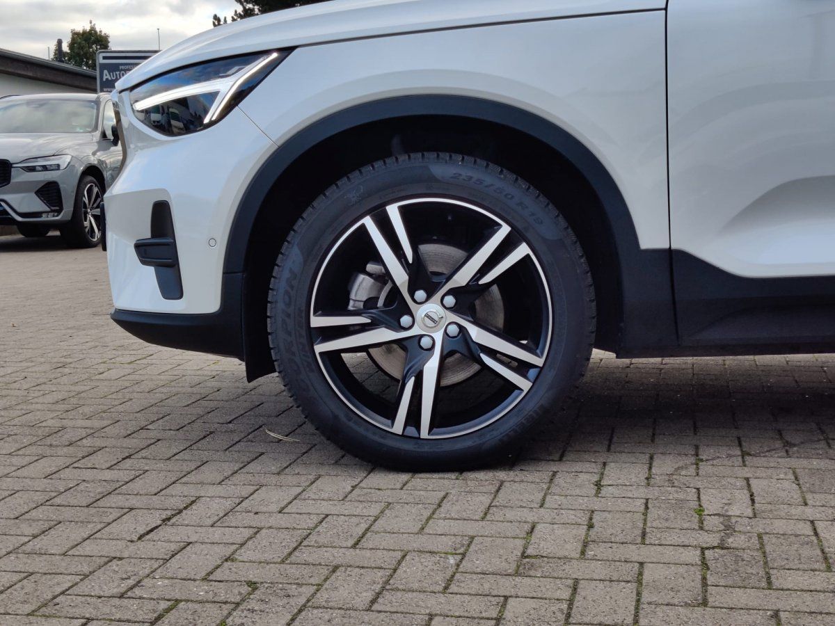 Volvo XC40 B3 Core, 360°-Kamera, Winterräder, LED