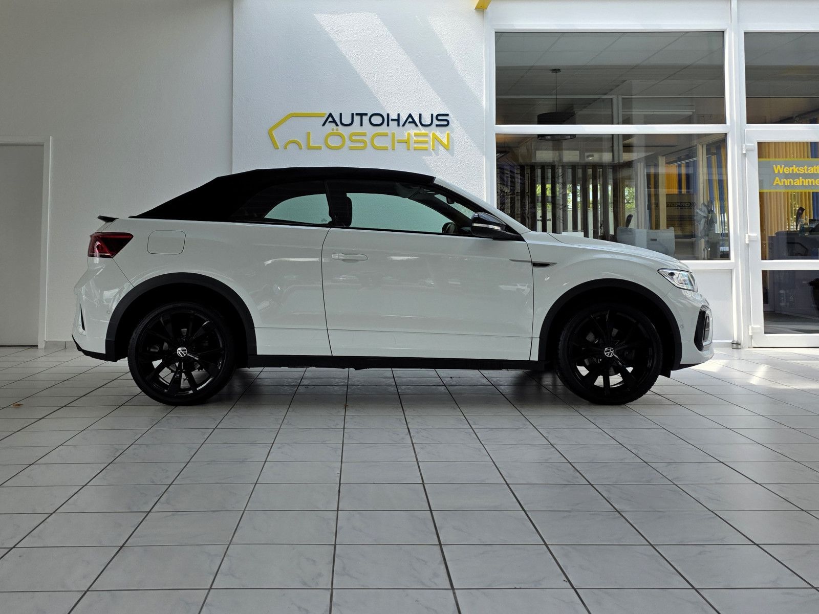 Volkswagen T-Roc R-Line Black - Samsaru's Car Outlet