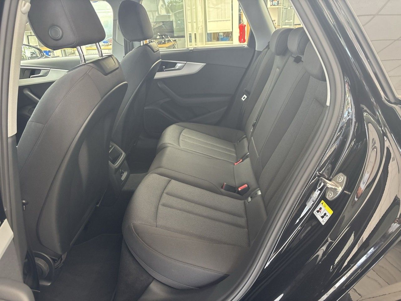 Audi A4 Avant 40 TDI Advanced - Samsaru's Car Outlet