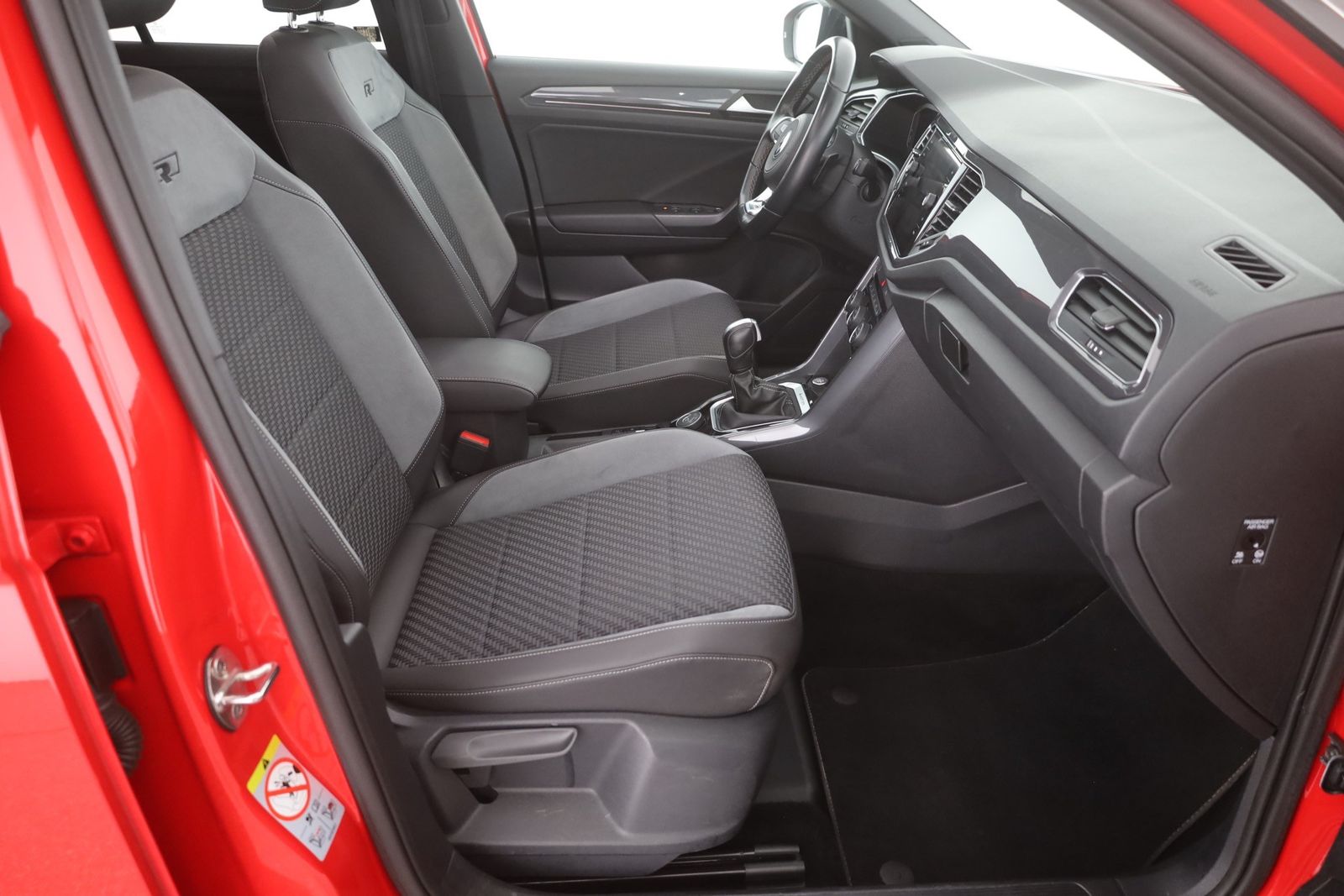 Volkswagen T-Roc 2.0 TDI DSG 4M R-Line - Samsaru's Car Outlet