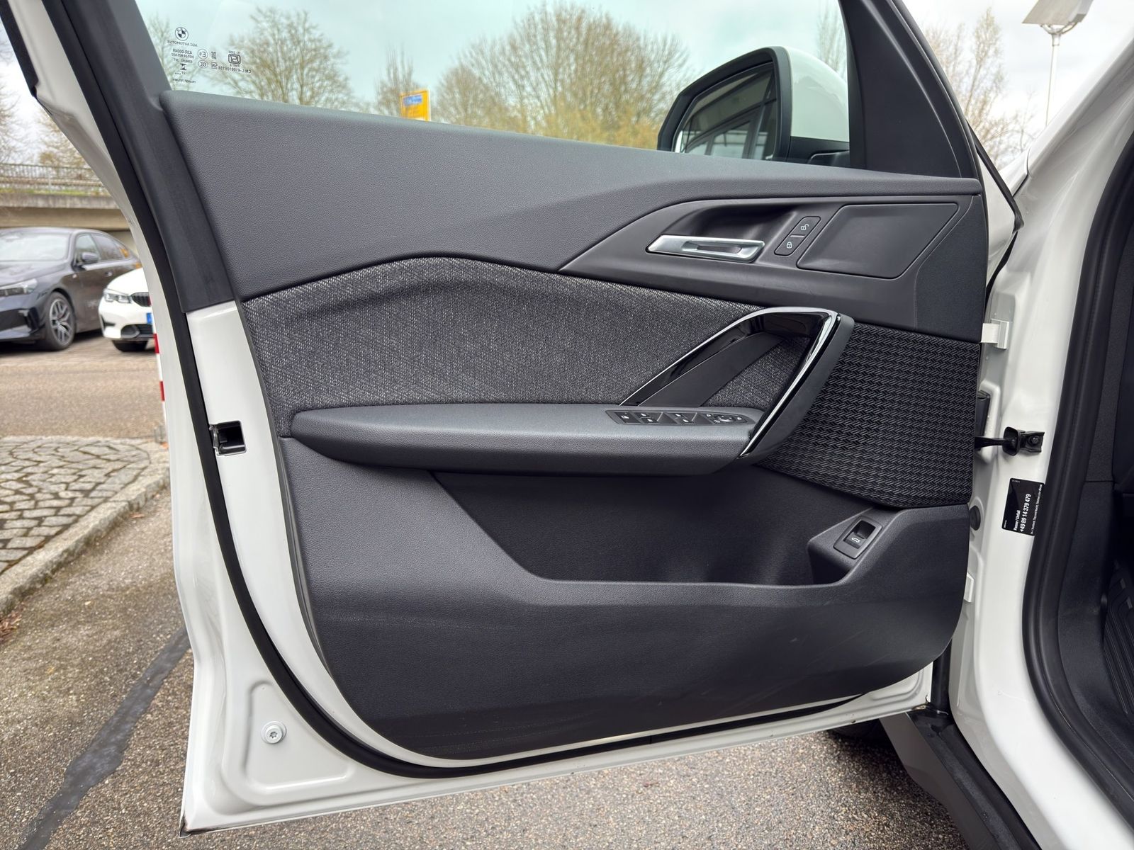 BMW X1 xDrive23i - Samsaru's Car Outlet
