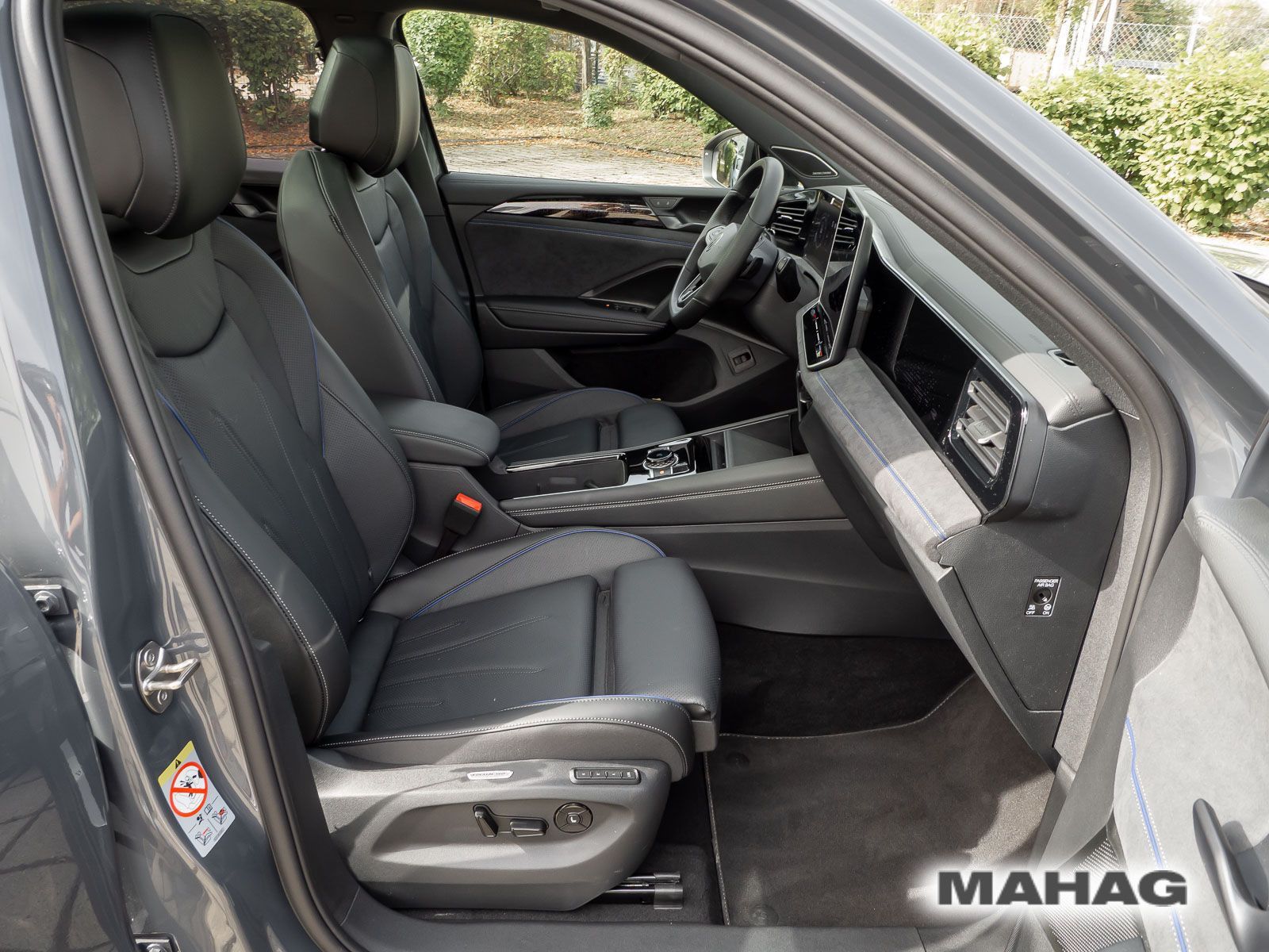 Volkswagen Tiguan 2.0 TSI 4 Mot R-Line BlackStyle Leder AHK