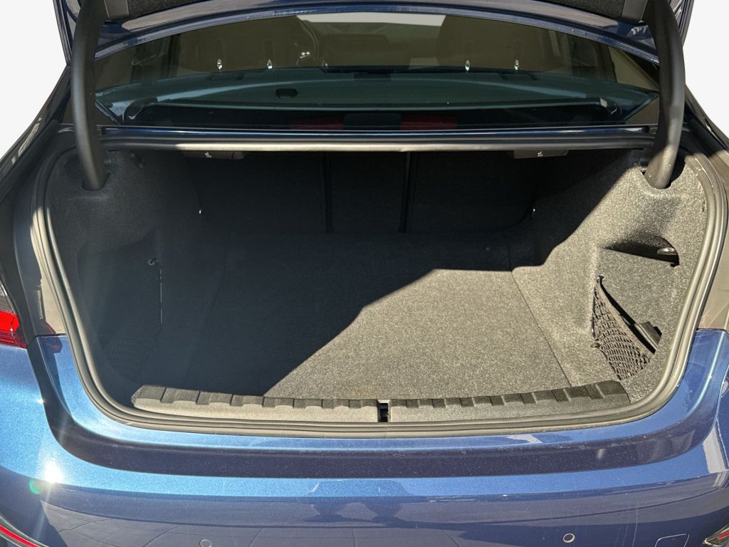 BMW 320i Aut. Advantage - Samsaru's Car Outlet