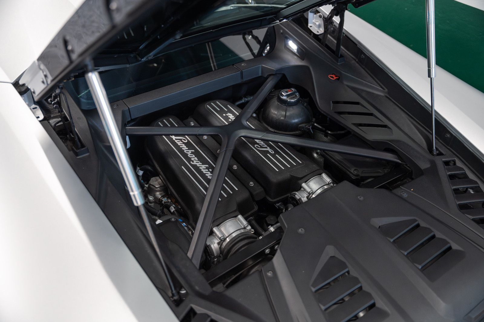 Lamborghini Huracán EVO AWD - Samsaru's Car Outlet