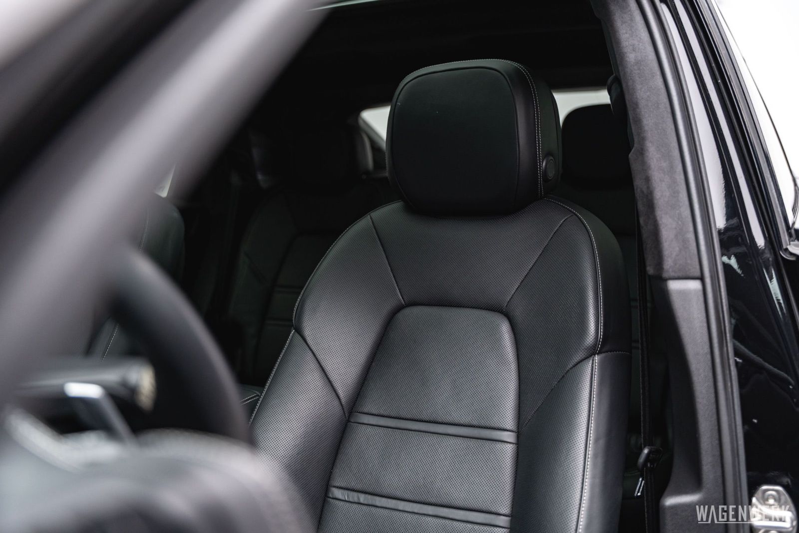 Porsche Cayenne Coupé Turbo S E-Hybrid MASSAGE AHV INNOD