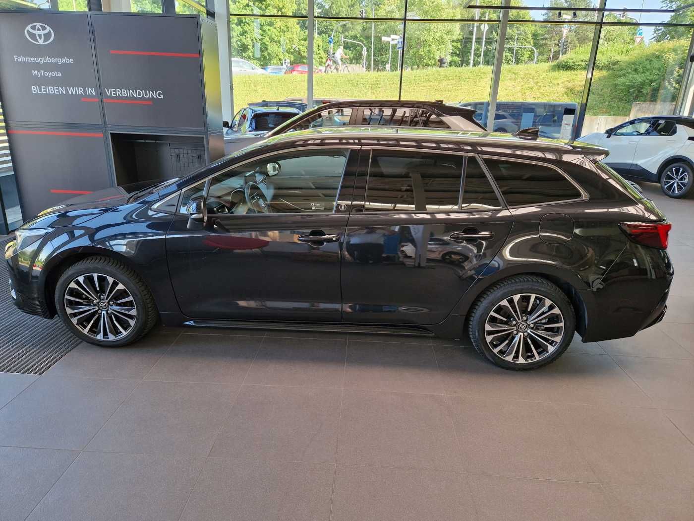 Toyota Corolla TS Hybrid - Samsaru's Car Outlet