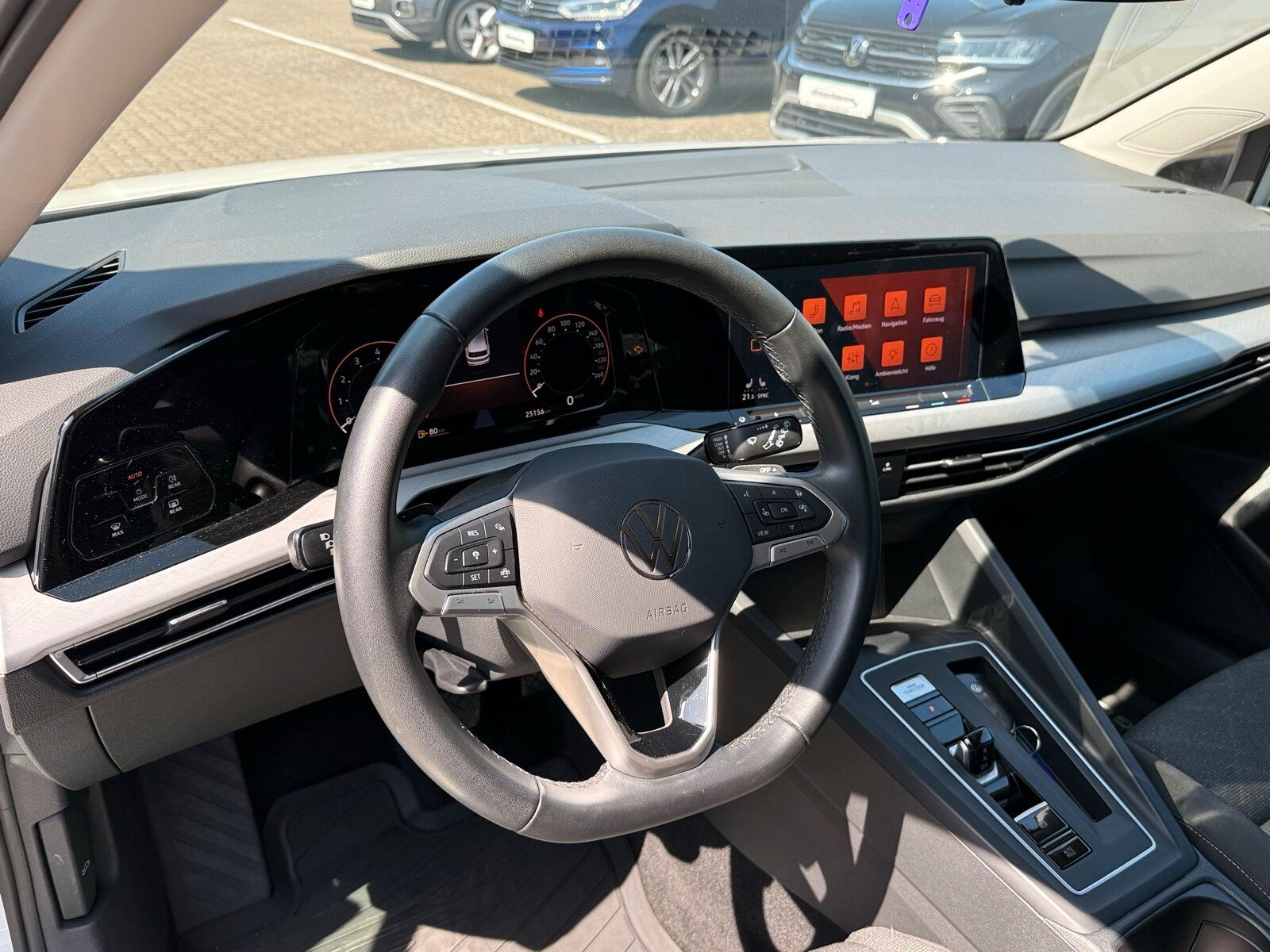 Volkswagen 1.5 eTSI Life - Samsaru's Car Outlet