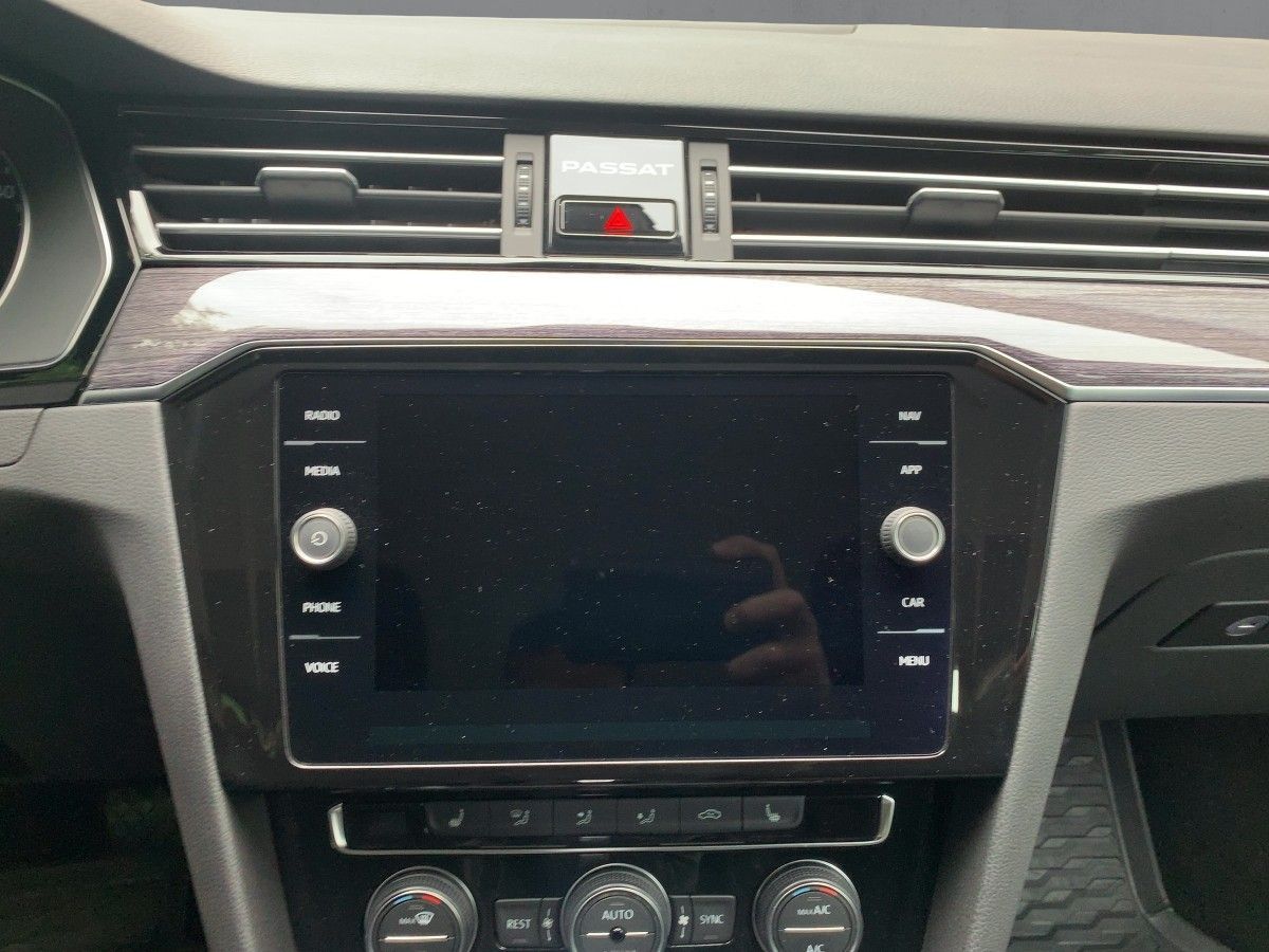 Volkswagen Passat 1.5 TSI DSG ELEGANCE - Samsaru's Car Outlet