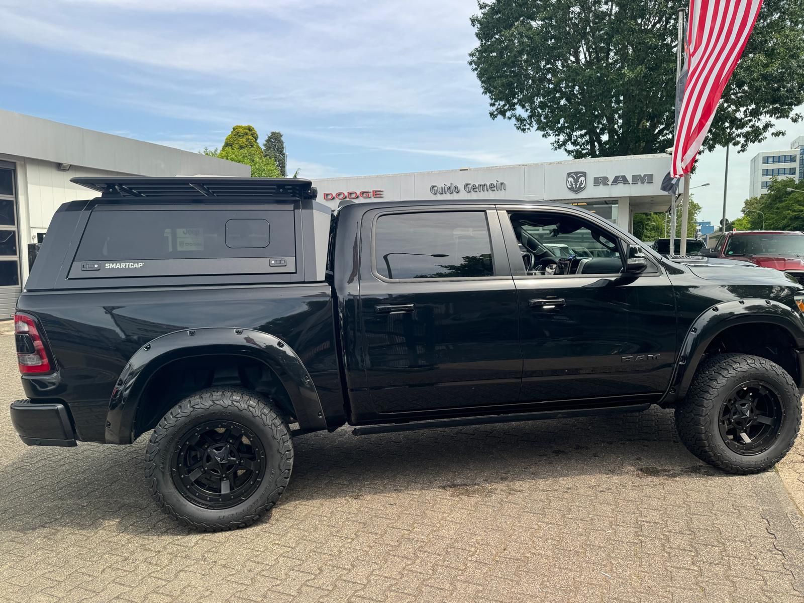 Dodge RAM 5.7 V8 Laramie Night Umbau +LPG +teilb. Heck