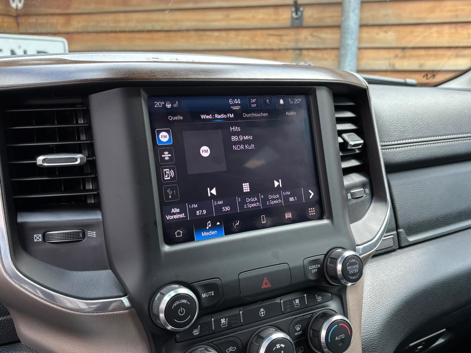 Dodge RAM 1500 Laramie 5.7L AHK Memory 4x4 Alpine LPG