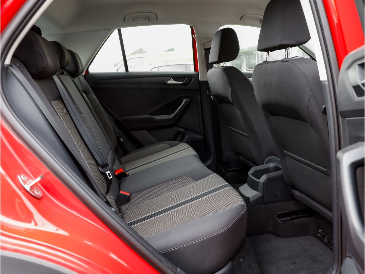 Volkswagen T-Roc STYLE 2.0 TDI DSG - Samsaru's Car Outlet