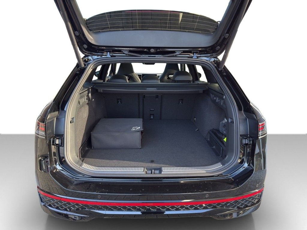 Volkswagen Passat 1.5 eHybrid DSG R-Line DCC BLACK STYLE*AH