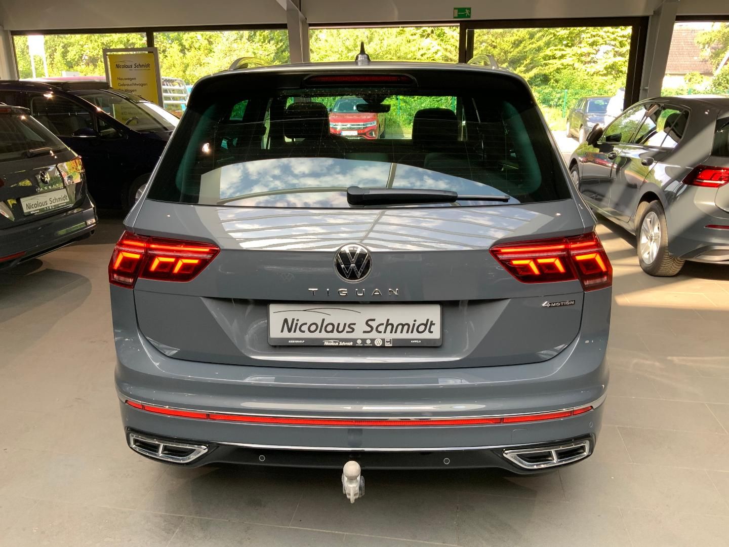 Volkswagen Tiguan R-Line 2.0 TSI DSG 4 Motion - Samsaru's Car Outlet