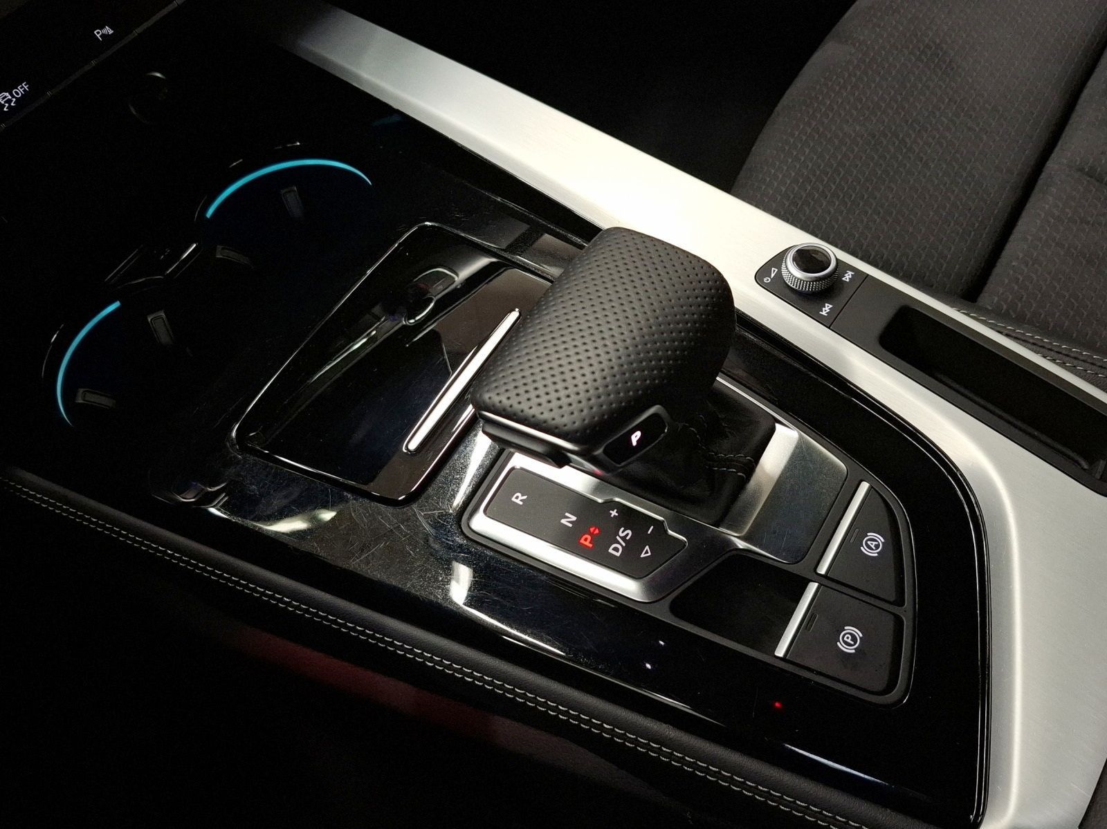 Audi A4 Avant 40 TFSI Q 2 x S LINE AHK MATRIX-LED LM1