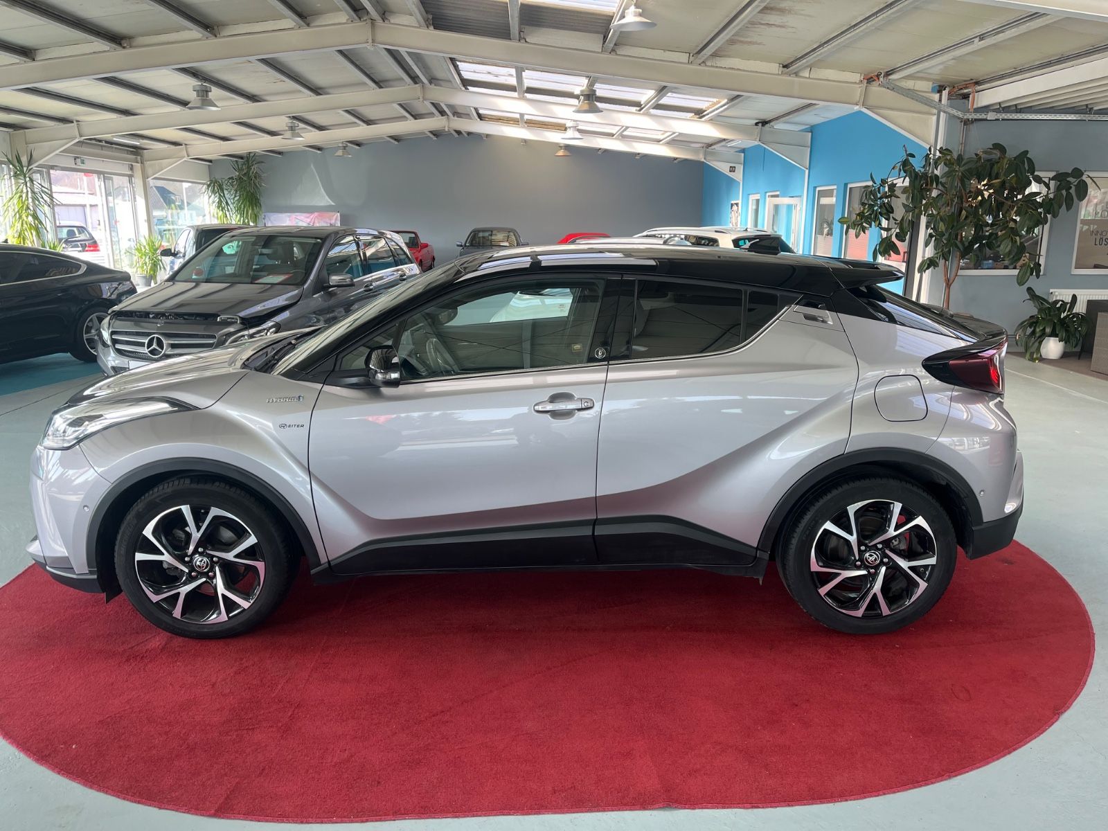 Toyota C-HR Hybrid1.8 Team - Samsaru's Car Outlet