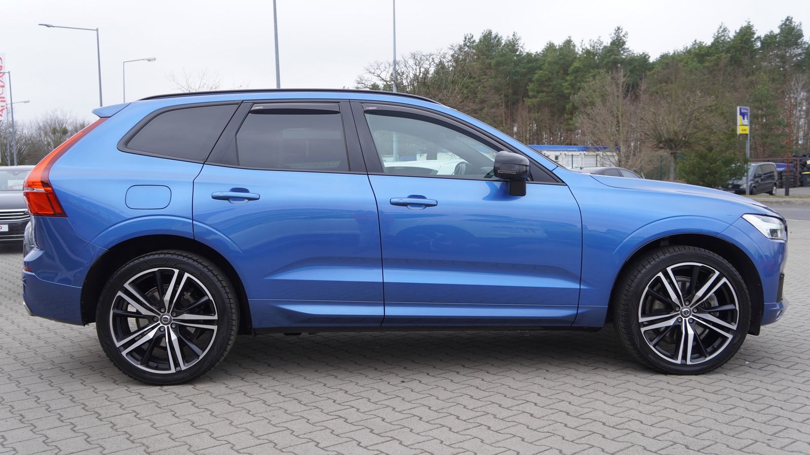Volvo XC 60 B5 AWD R-Design - Samsaru's Car Outlet