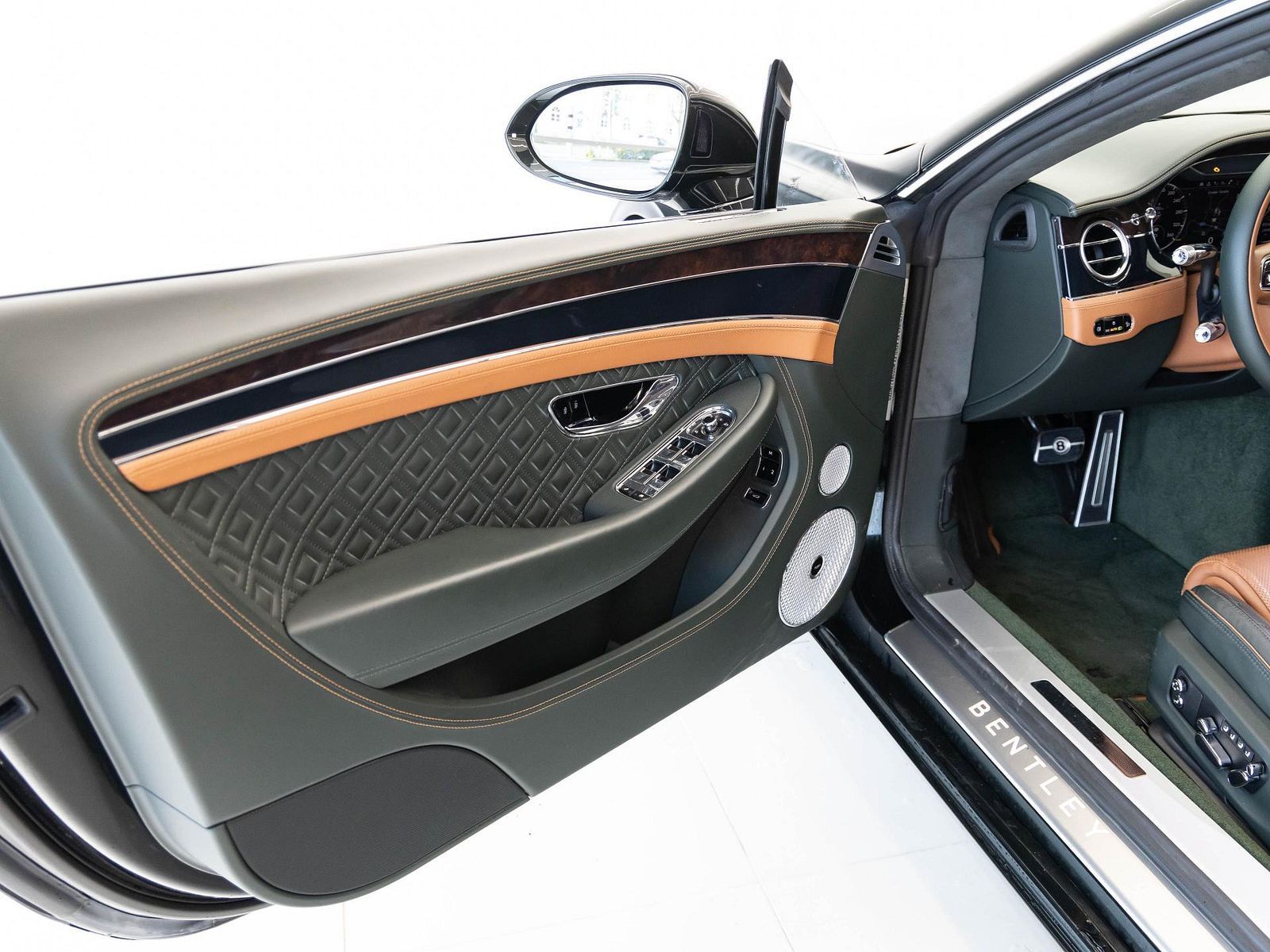 Bentley New Continental GT V8 von BENTLEY FRANKFURT