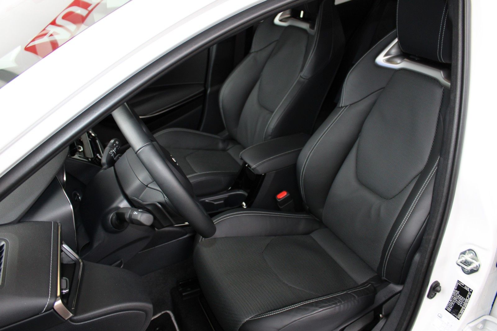 Toyota Corolla 2.0 Hybrid Lounge - Samsaru's Car Outlet