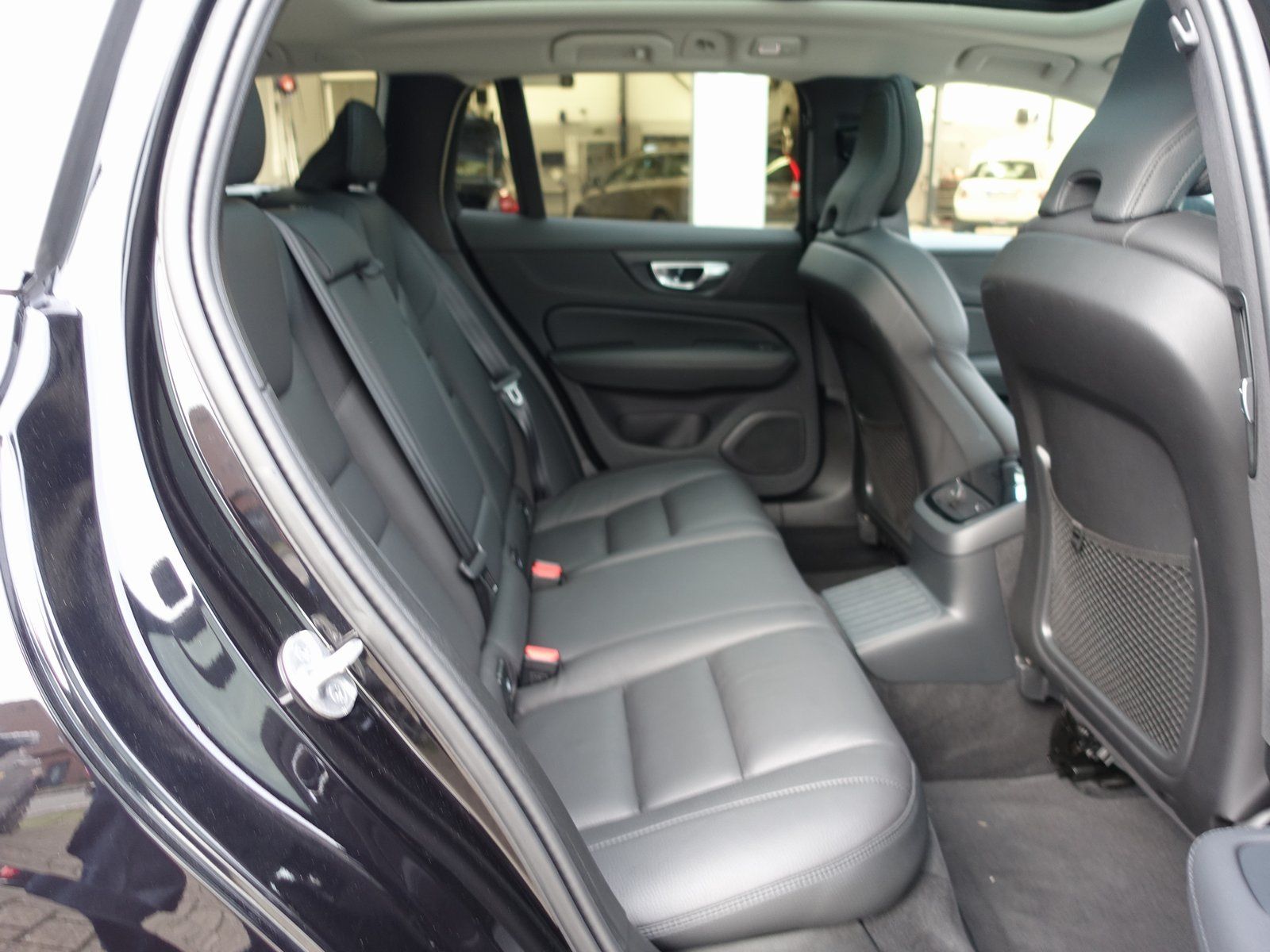 Volvo V60 Plus T6 AWD Plug-in Hybrid/AHK/360°/BLIS/H&K