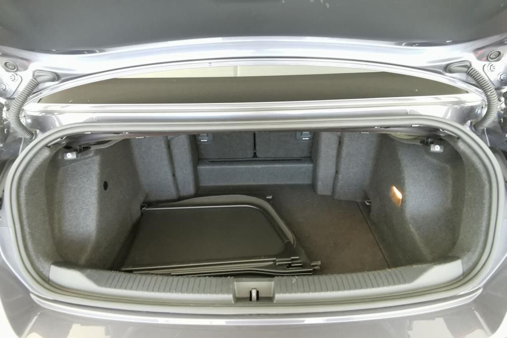 Volkswagen T-Roc R-Line 1.5 TSI - Samsaru's Car Outlet