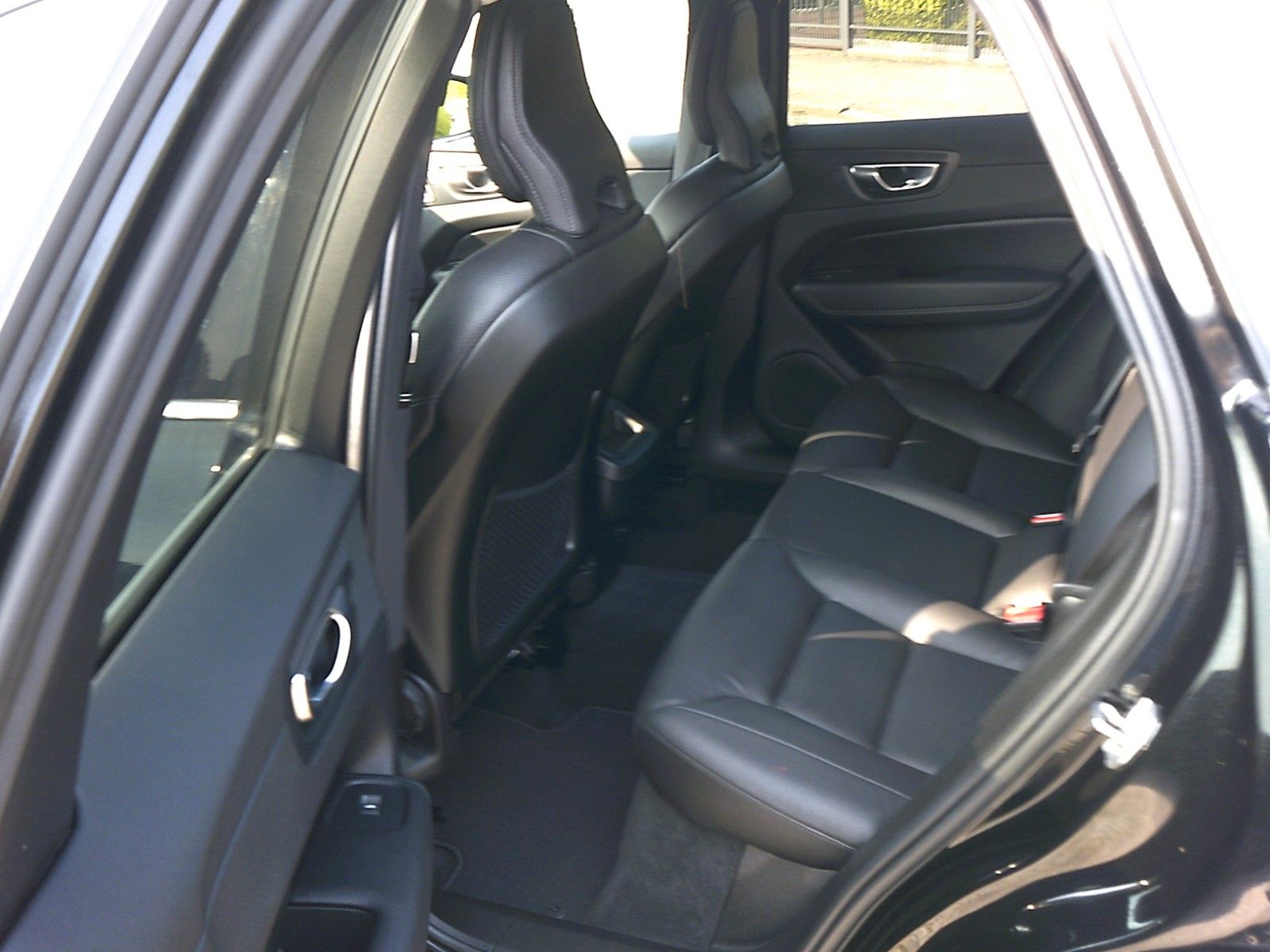 Volvo XC60 Momentum Pro 2WD - Samsaru's Car Outlet