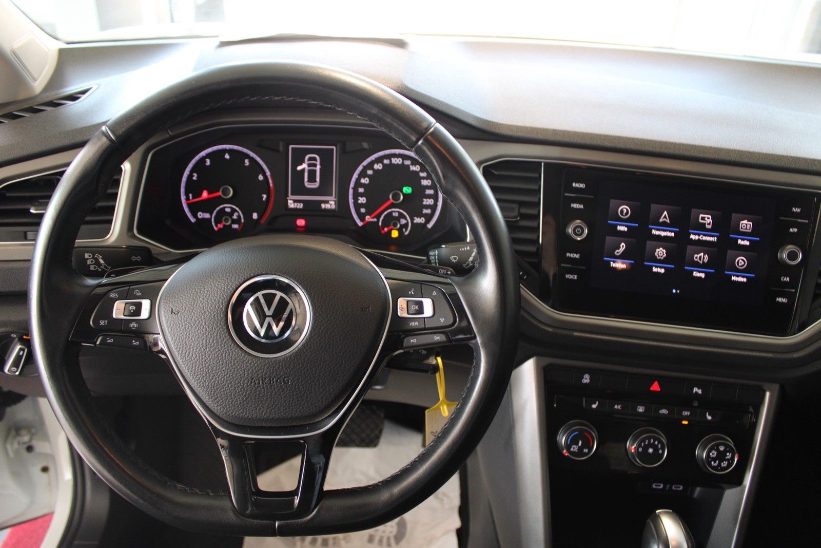 Volkswagen T-Roc 1.5 TSI DSG - Samsaru's Car Outlet