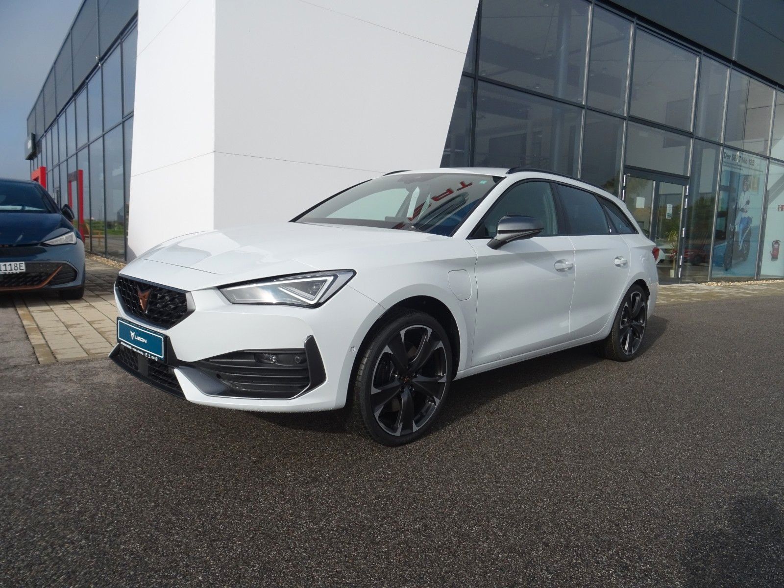 Cupra Leon Sportstourer VZ 1.4 e-HYBRID DSG - Samsaru's Car Outlet