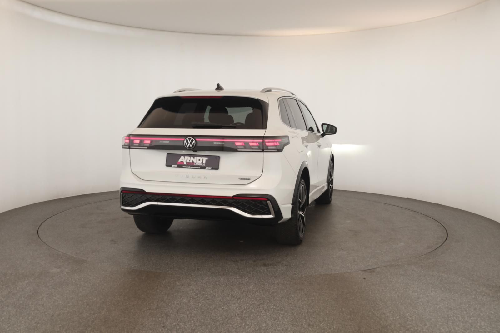 Volkswagen Tiguan 2.0 TDI 4M DSG R-Line Leder Pano Navi 360