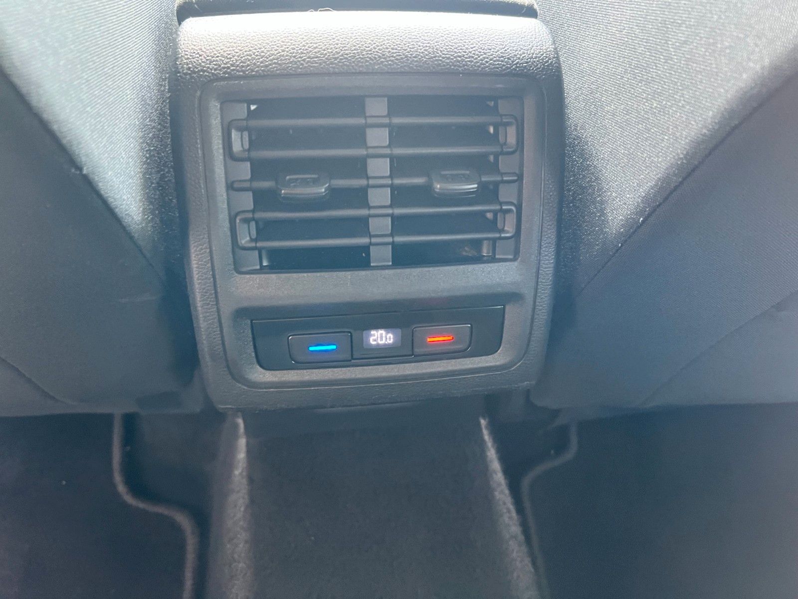 Volkswagen Golf VIII Variant Life eTSI - Samsaru's Car Outlet