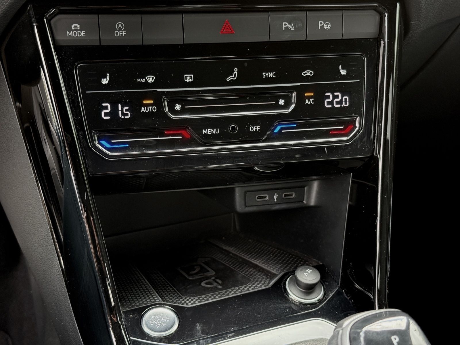 Volkswagen T-Roc R-LINE - Samsaru's Car Outlet