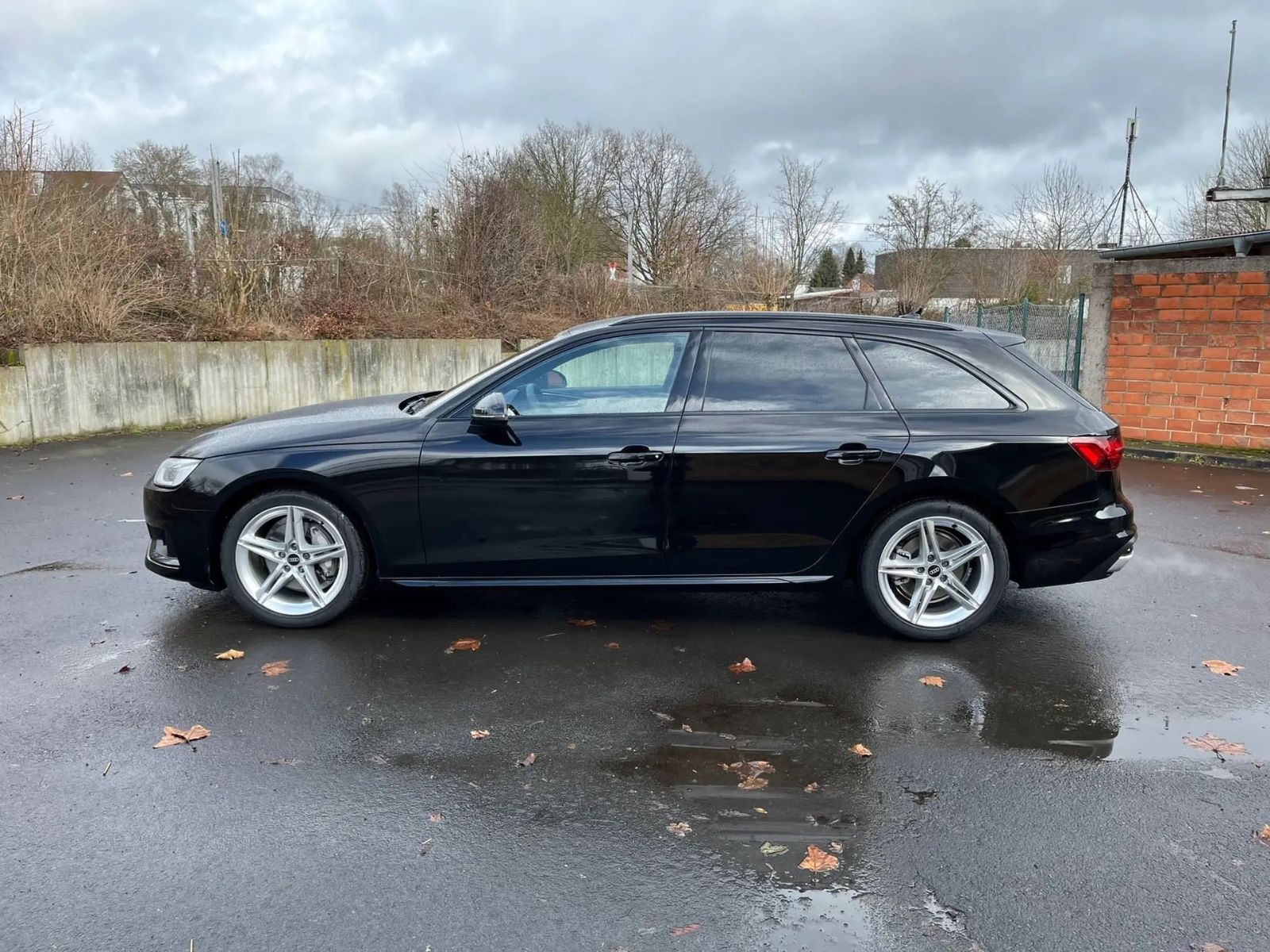 Audi A4 Avant 40 TFSI advanced - Samsaru's Car Outlet