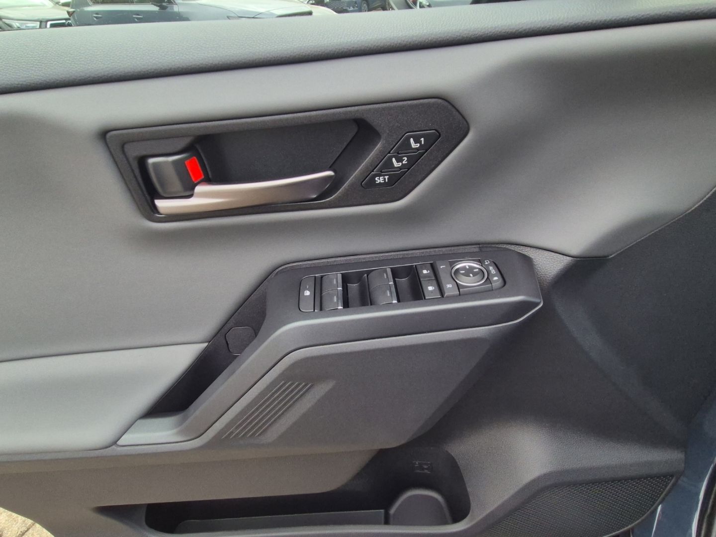 Toyota RAV 4 STYLE+COMFORT-PAKET+PANO+KAMERA+AKTION!!!