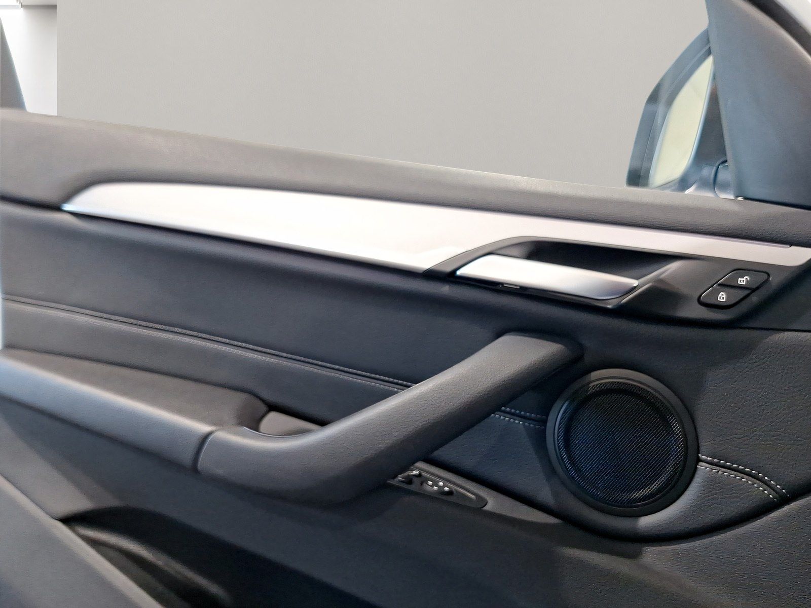 BMW X1 xDrive25e Sport Line - Samsaru's Car Outlet