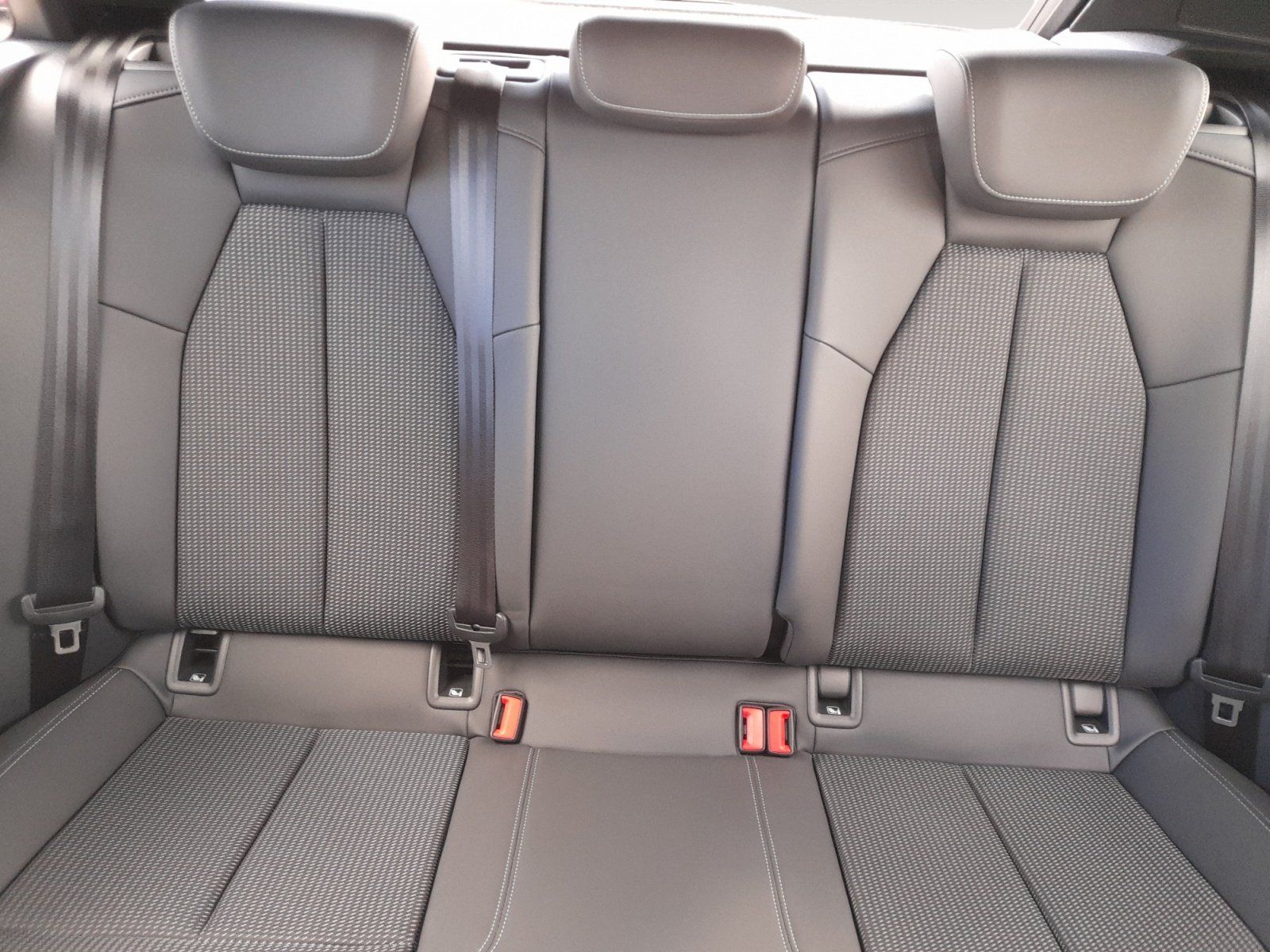 Audi A3 Sportback 30 TFSI S-Line LED SHZ Tempo