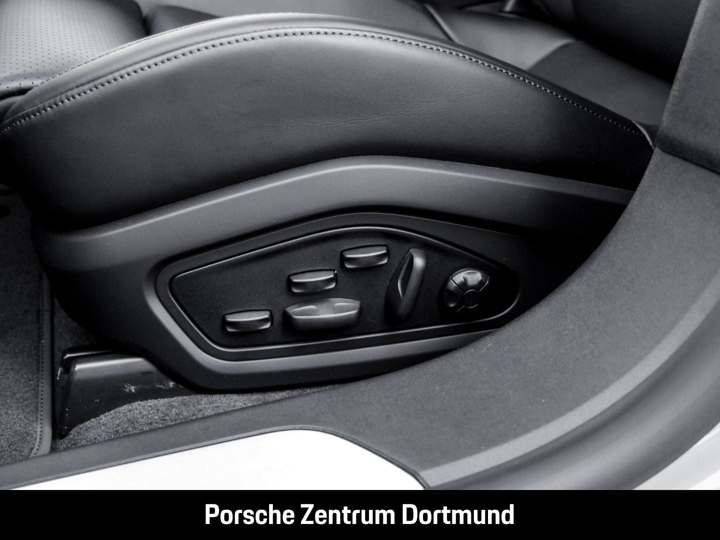 Porsche Taycan Sport Turismo Surround View  Panoramadach