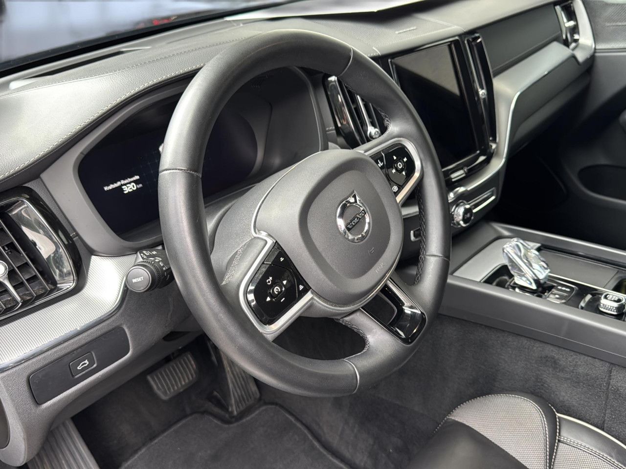 Volvo XC 60 Ultimate Dark AWD Bluetooth Navi LED Klima