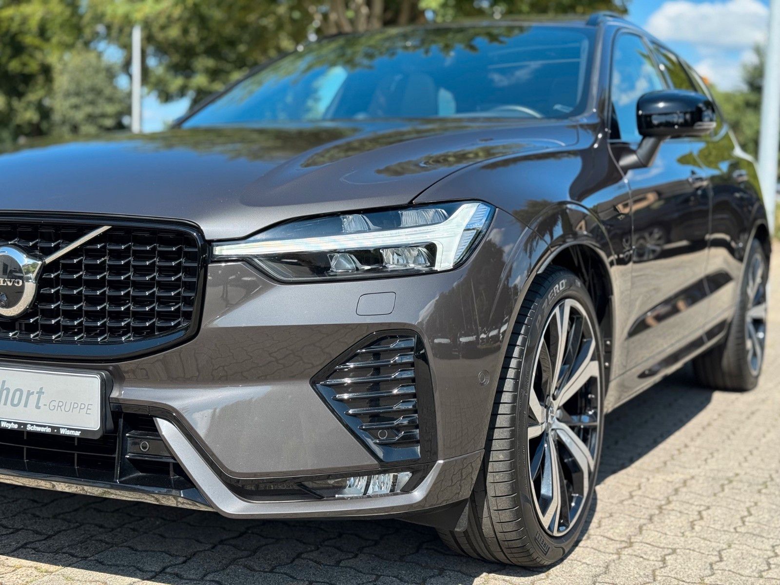 Volvo XC60 B5 D AWD R-DESIGN - Samsaru's Car Outlet